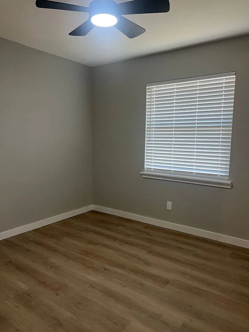 Fully Remodeled 2 Bed / 1 Bath Duplex $200 off First Month Move-In Ready — Photo 4
