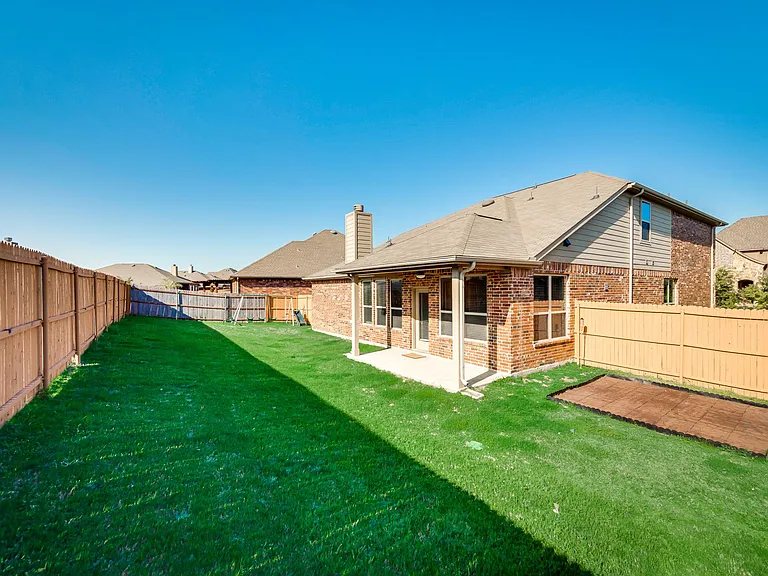 1404 Nacona Dr — Photo 24