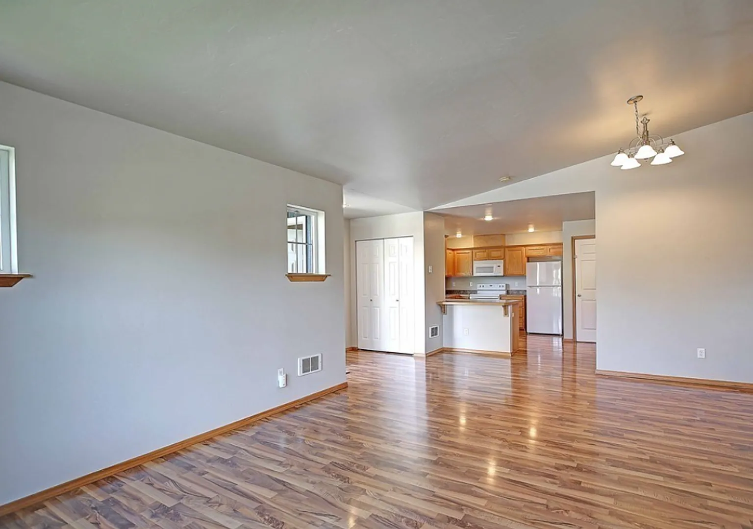 Stanwood - 10008 — Photo 3