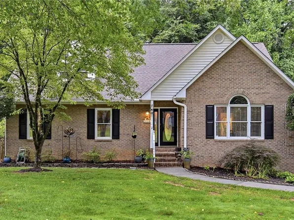 5009 Meadow Hill Ct, Winston Salem, NC 27106