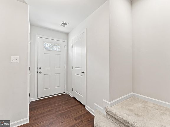 3rd image of 8422 Devries Ln