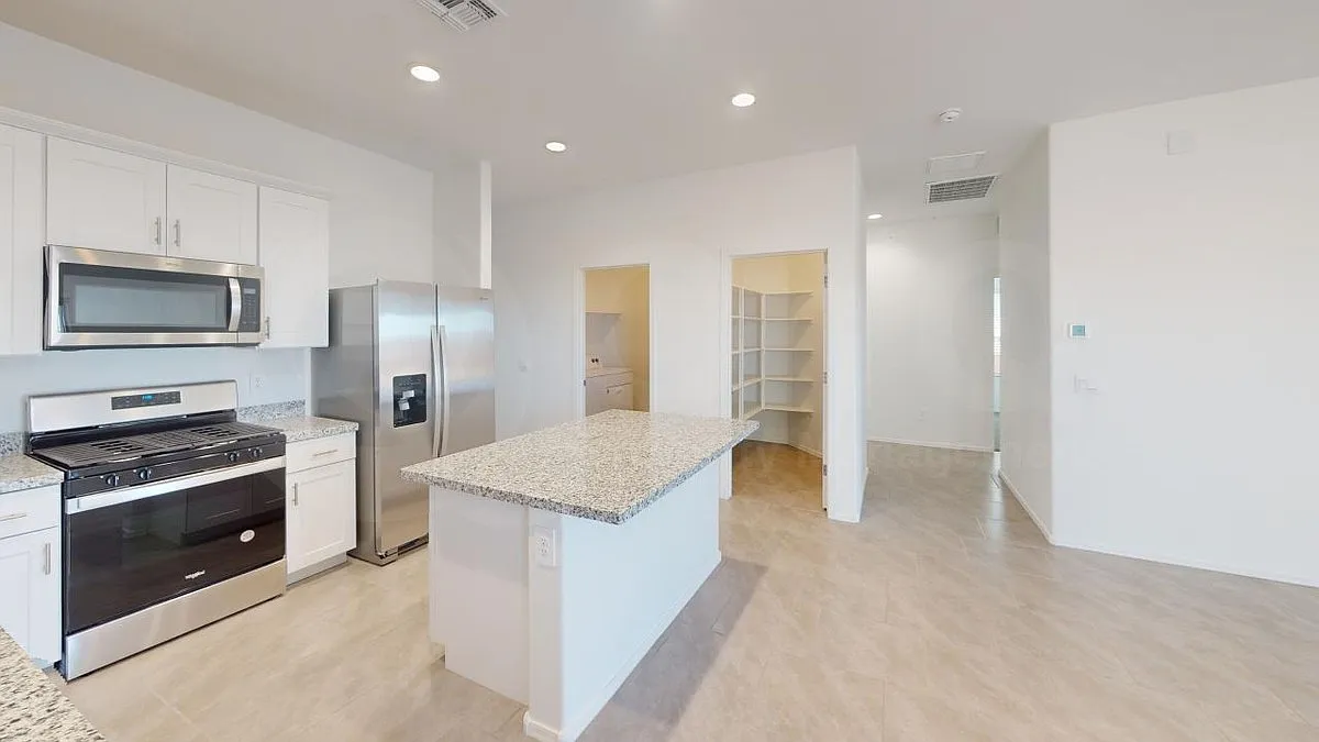 5 bed, 3.0 bath, 1909 sqft, $2,150 — Photo 4