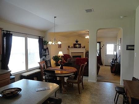 4th image of 425 Weeping Willow Dr