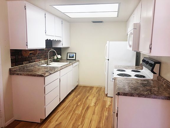 4th image of 9646 W Cinnabar Ave APT B
