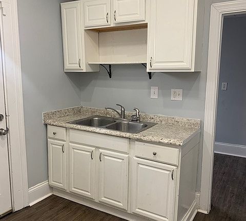 5th image of 540 Reinhard Ave