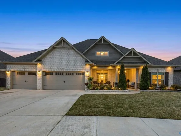 7614 Flint Crossing Cir, Owens Cross Roads, AL 35763