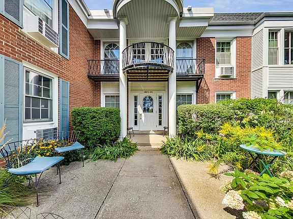 4th image of 1986 Cherry Ln #16B