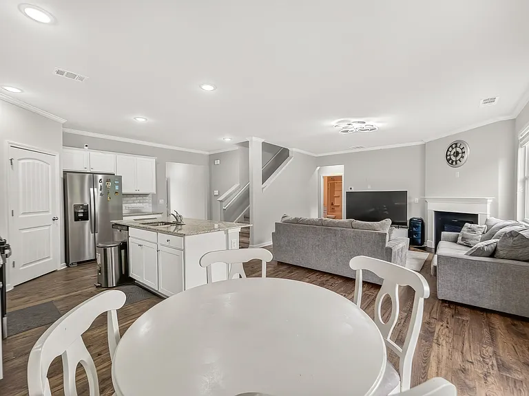 685 Highgrove Way — Photo 8