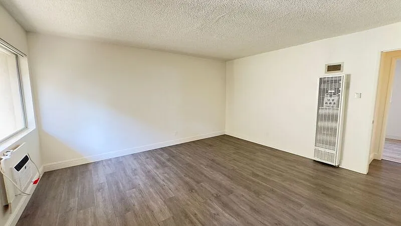 1 bed, 1.0 bath, 607 sqft, $1,920 — Photo 2