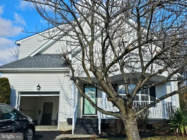 7 Liberty Ct, Upper Chichester, PA 19061