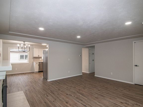 4th image of 627 E Lacrosse Ave