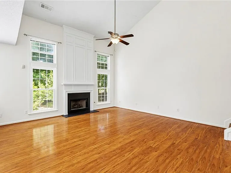 490 Chippenham Ct — Photo 10