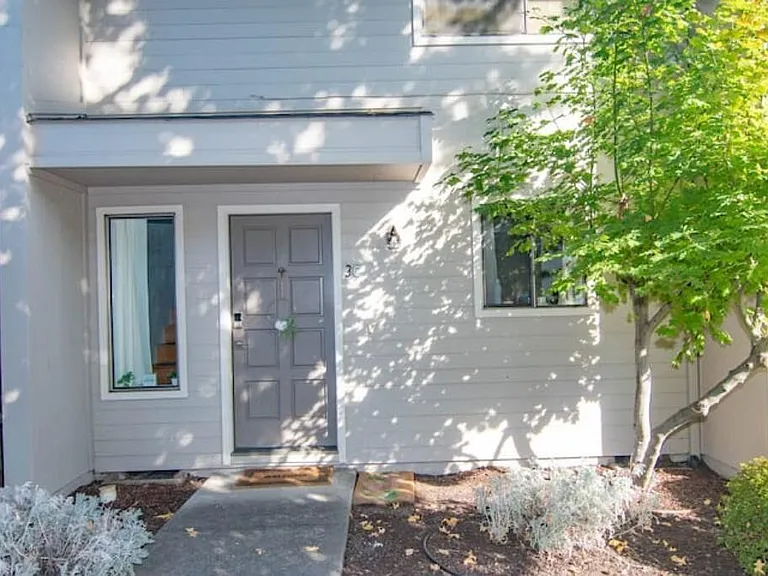 1309 Maple Leaf Ct — Photo 43