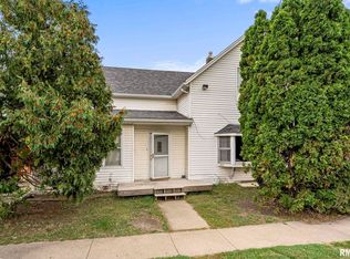 13314 70th St W, Taylor Ridge, IL 61284