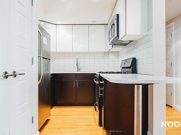 4th image of 90 Sullivan Pl #3I