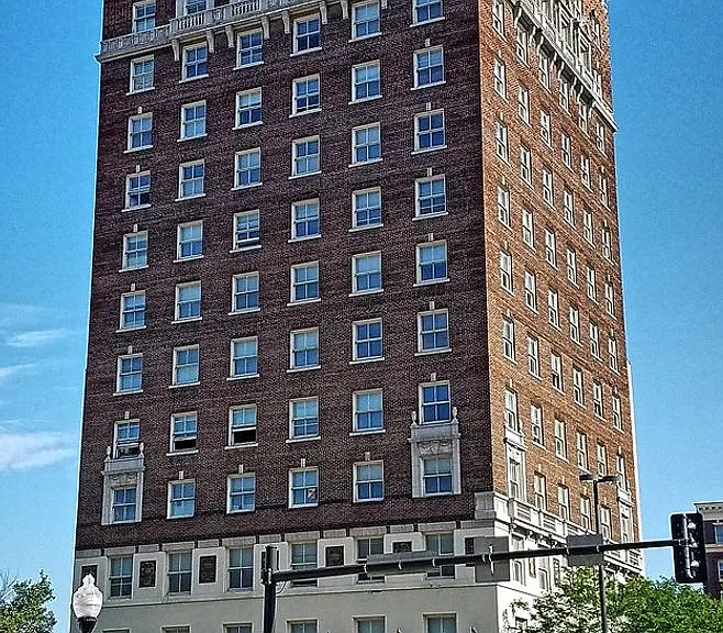 Kensington Tower Apartments — Photo 2