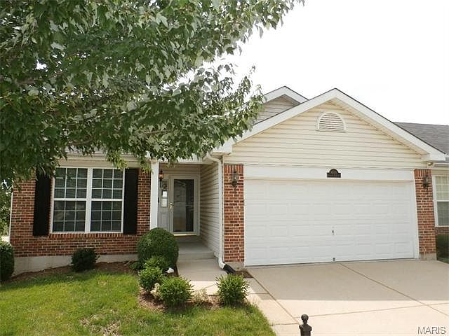 1st image of 10197 Carlton Place Ct N