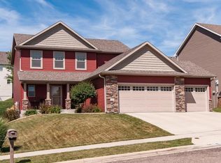 5305 Ridgeview Dr NW, Rochester, MN 55901