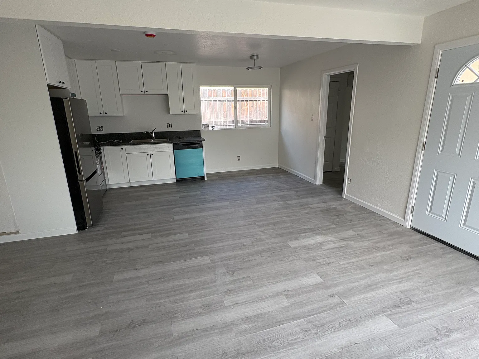3 bed, 1100 sqft, $2,500 — Photo 1
