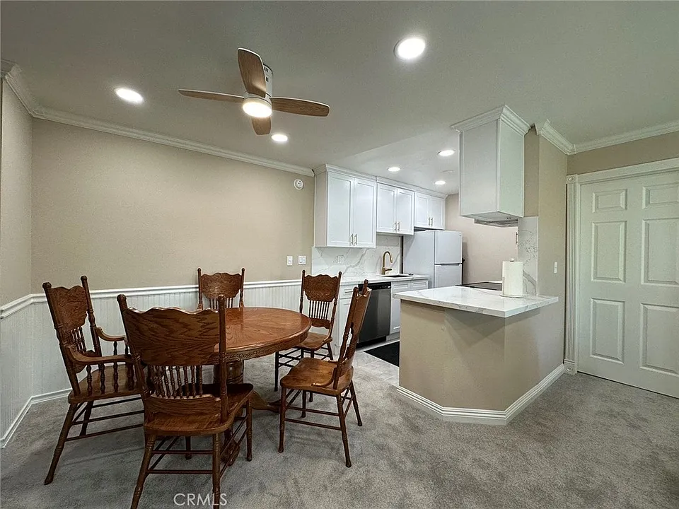 552 N Bellflower Blvd #220