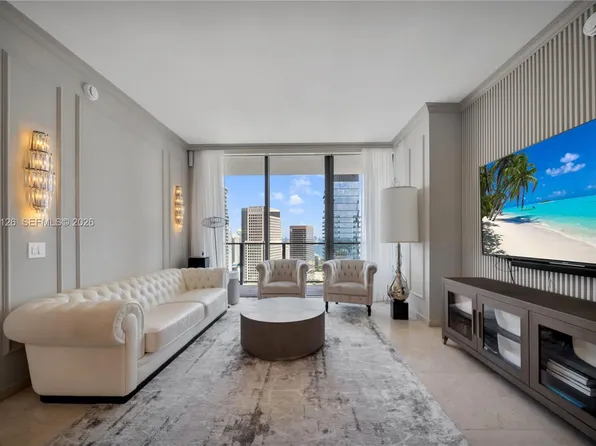 88 SW 7th St, Miami, FL