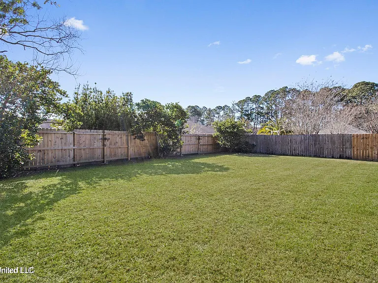 987 Bluff Rdg — Photo 26
