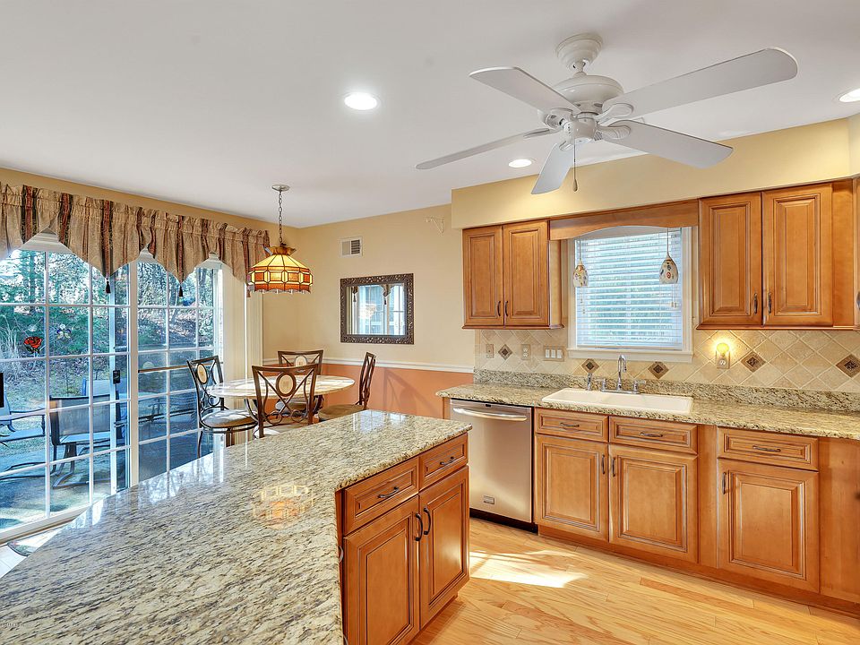1st image of 18 Strawberry Ln