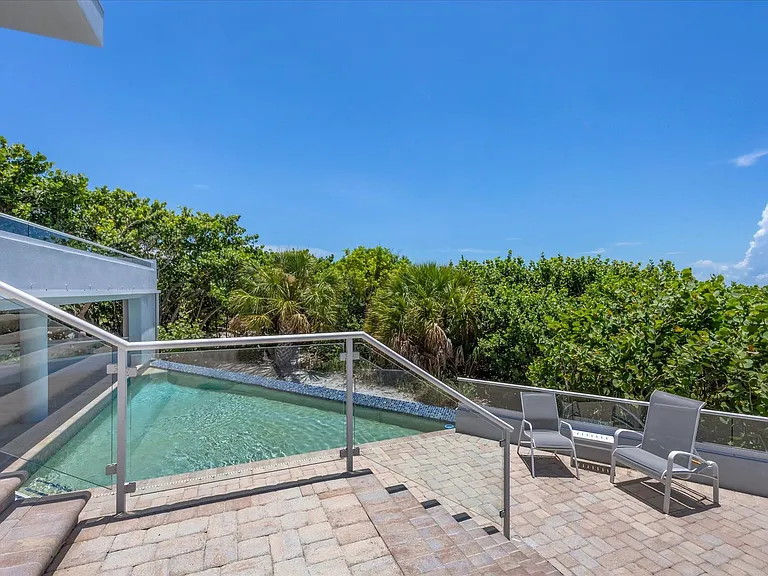 5801 Gulf Of Mexico Dr — Photo 10