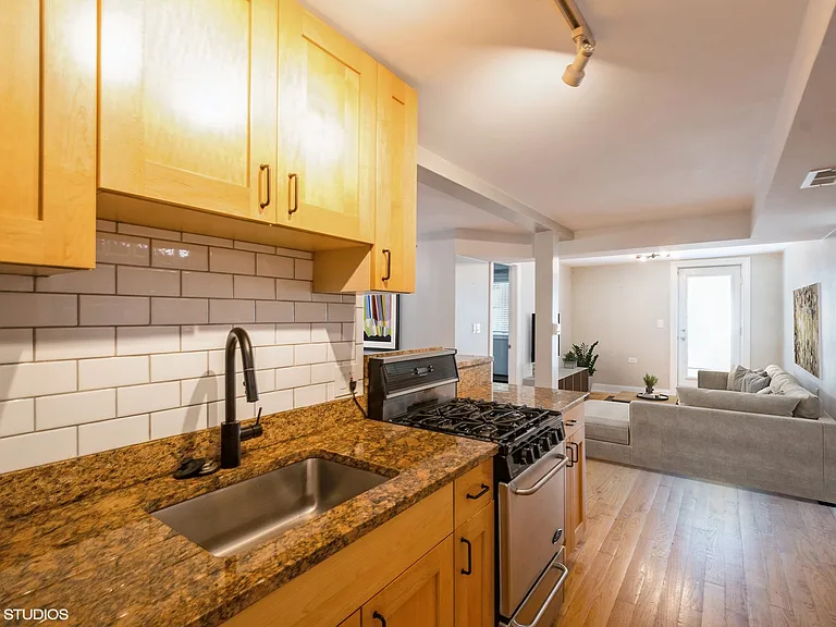 2042 N Winchester Ave #G — Photo 4