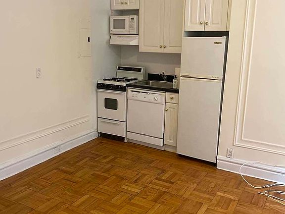 4th image of 146 W 79th St #2FF
