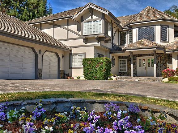 5th image of 2883 N Las Posas Cir