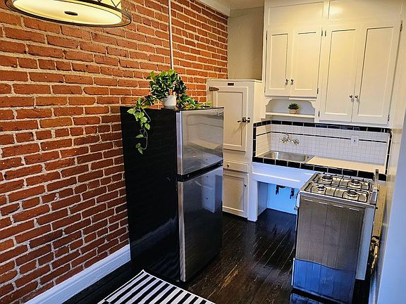 5th image of 407 S Kenmore Ave APT 202