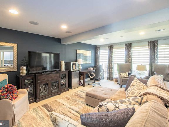 4th image of 109 N Savanna Dr