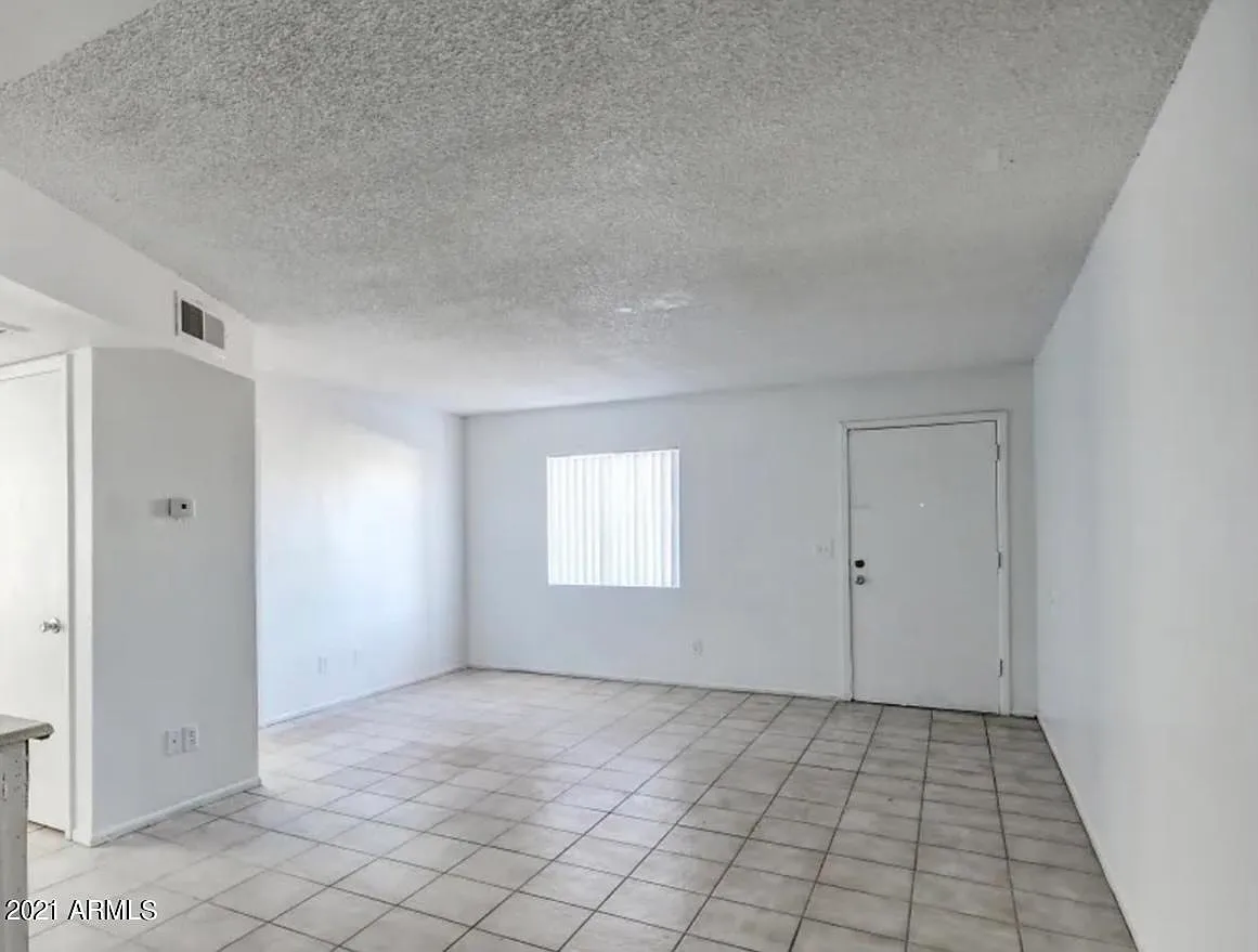 2 bed, 1.0 bath, 760 sqft, $1,095 — Photo 4