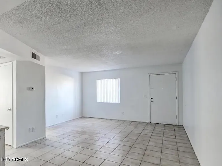 1709 W Mountain View Rd #201 — Photo 4