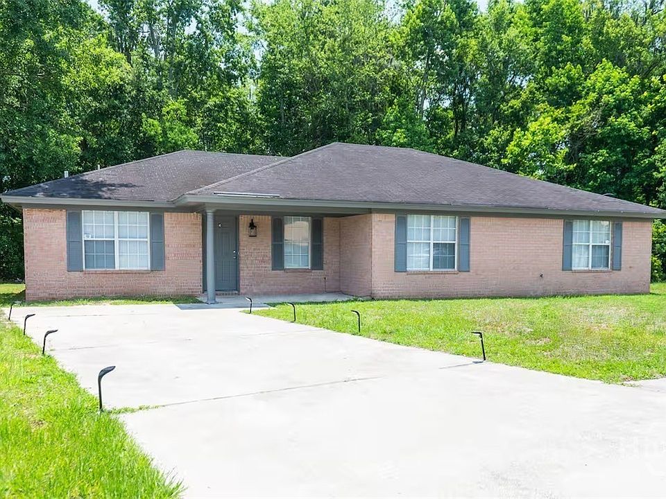1st image of 4 Glen Oaks Court