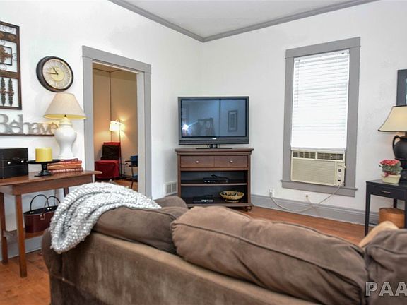 3rd image of 588 Irwin St