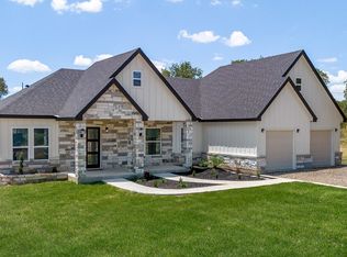 120 County Road 6852, Lytle, TX 78052