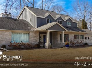 1045 E Thorne Ln, Fox Pt, WI 53217