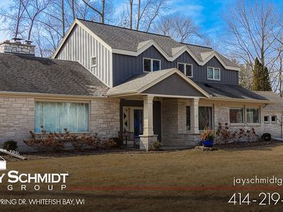 1045 E Thorne Ln, Fox Pt, WI, 53217