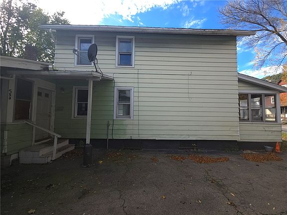 4th image of 553 Maple St