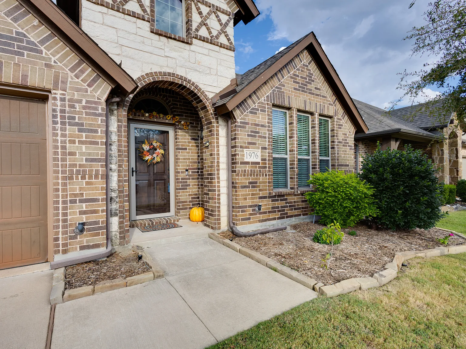 4 bed, 2095 sqft, $2,500 — Photo 3