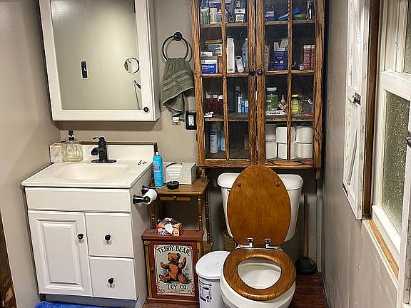 1/2 Bath 