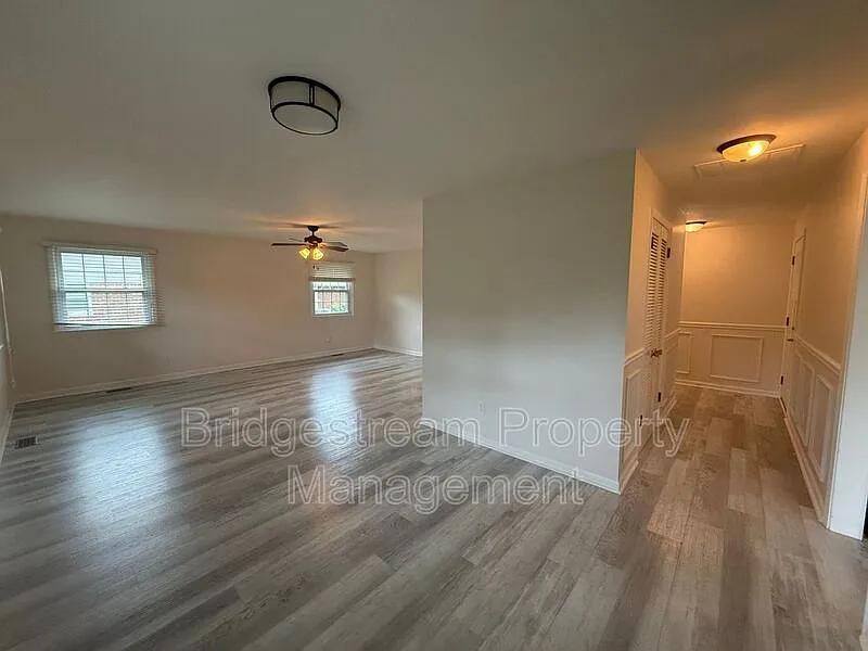 3 bed, 2.0 bath, 1546 sqft, $2,150 — Photo 3