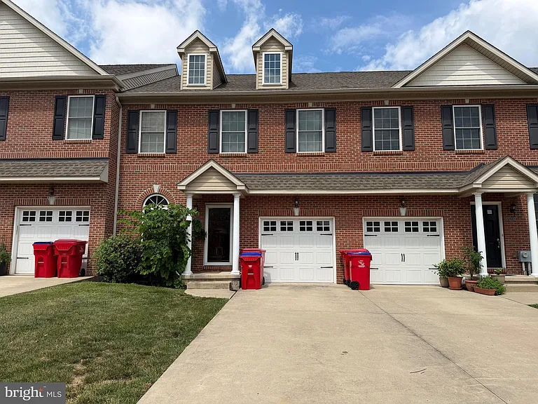 2735 Keebler Ct — Photo 1