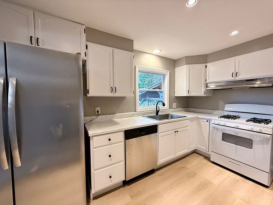 1st image of 104 Ontario Pl