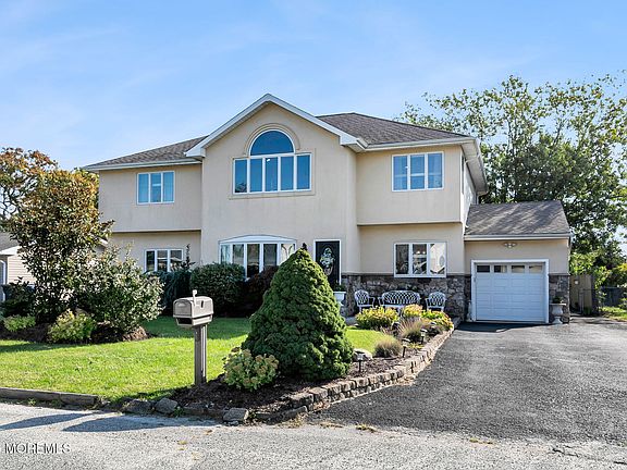 3rd image of 509 Amherst Drive