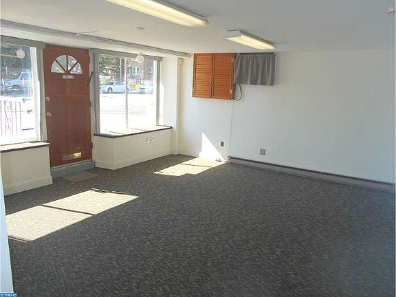 4th image of 4634 Hartel Ave