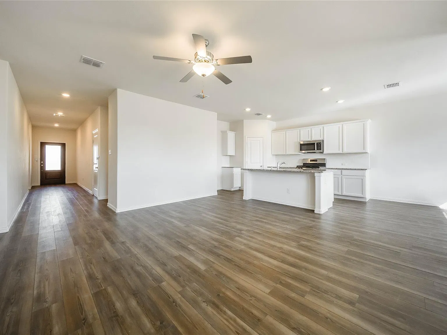 3 bed, 1602 sqft, $1,995 — Photo 2