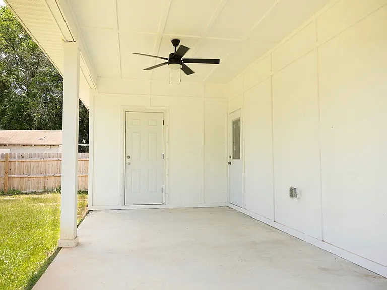2411 W Avery St — Photo 15
